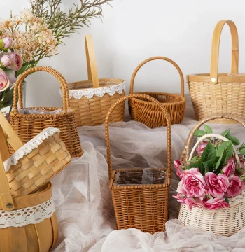 Vintage Rustic Handheld Flower Basket - Hand-Woven Rattan & Bamboo Small Basket for Florists and Gifts