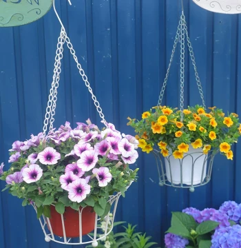 Vintage European-Style Iron Flower Basket - Retro Petal Design Hanging Planter for Balconies, Gardens, and Courtyards