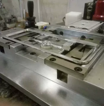 Precision Gate Trimming Machine, Runner Cutting Fixture, Factory Direct Supply, High Quality