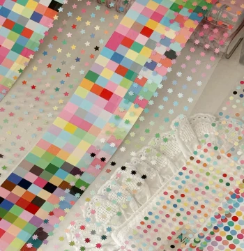 Decant Lilies Rainbow deco Small Candy Beans 3mm Round Stars, Millet Stars, Explosion Stars, Die-Cut Basic Planner