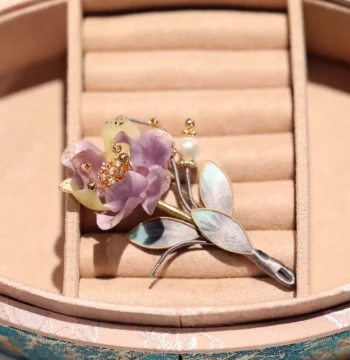 Handmade Intangible Cultural Heritage Velvet Flower Brooch, Silk Thread Craft, Perfect Gift for Mother's Day or Teacher's Day, Accessory for Hanfu and Qipao