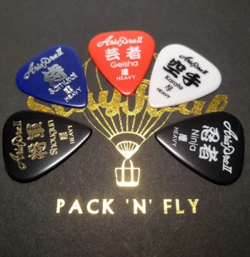 Japan-Made Aria Acoustic Folk Guitar and Bass Picks, Japanese Professional Hot-Stamping Commemorative Collectible, Ideal for Gifting