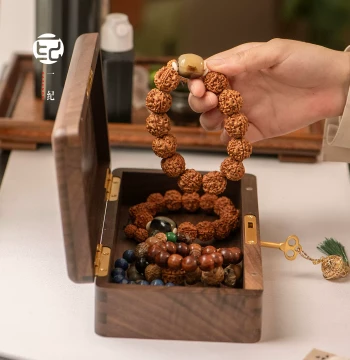 Yiji Lockable Solid Wood Cultural Artifact Box for Walnuts, Prayer Beads, Badge Collection, Souvenir Gift Box, Dust-Proof Premium Feel