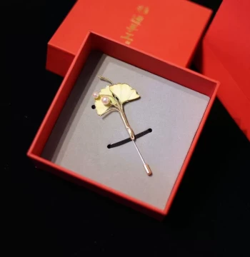 Suzhou Intangible Cultural Heritage Handmade Velvet Flower Brooch - Perfect Gift for Mom on Mother's Day or Teachers on Teacher's Day, Ideal Accessory for Hanfu and Qipao