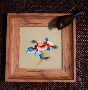 Shizhichunfeng Beginner Embroidery Kit 'First Encounter with Camellia', Video Tutorial Included, Mulberry Silk DIY Material Pack for Novices