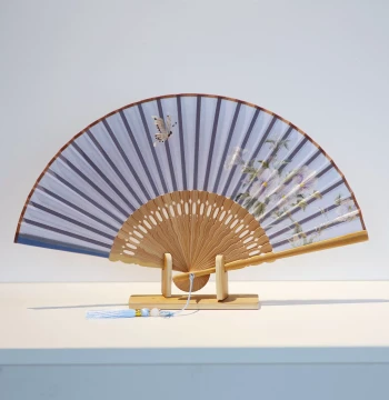 Su Embroidery Folding Fan - Traditional Chinese Hand-Embroidered Artisan Gift