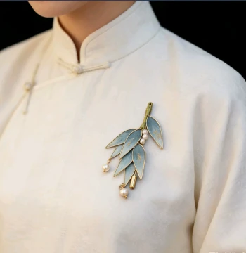Suzhou Intangible Cultural Heritage Handmade Velvet Flower Brooch - Silk Accessory for Hanfu and Qipao, Perfect Gift for Mom, Teachers, or Graduation