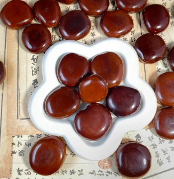 Natural Peace Bean and Arhat Bean Wenwan Handheld Piece for Polishing, Toffee-Colored Wooden Kidney-Shaped Irregular Soapberry Seeds with Fine Polish