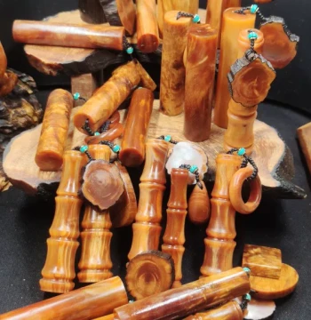 Changbai Mountain Hand-Held Ornament - Northeast Agarwood, Pine Resin Amber Wood, Cylindrical Segmented Natural Wood Display Piece