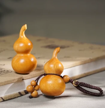 Golden Sandalwood Gourd Hand Piece Keychain - Small Fu Lu Ornament for Wenwan Twisting and Play