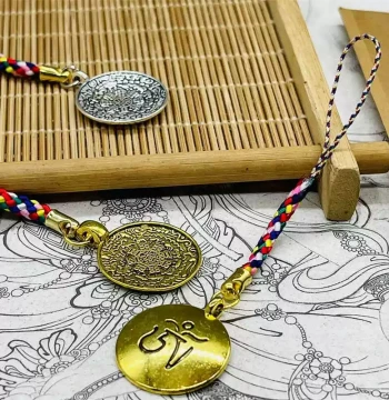 Tibetan Specialty Souvenir: Nine Palace Bagua Pendant Phone Charm with Twelve Zodiac Signs and Eight Treasures – Unisex Accessory