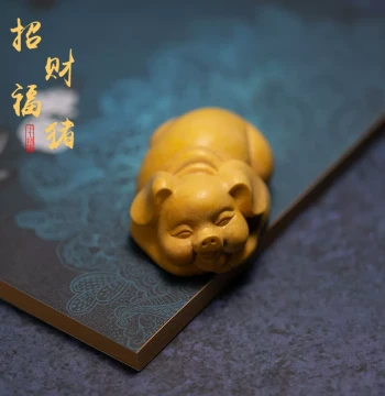 Creative Boxwood Carved Zodiac Pig Figurine - Solid Wood Handheld Ornament for Home Decor and Car Hanging
