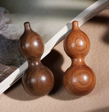 Rao Zhi Rou Wooden Gourd Handheld Piece – Carved Wood Craft for Stress Relief and Casual Play