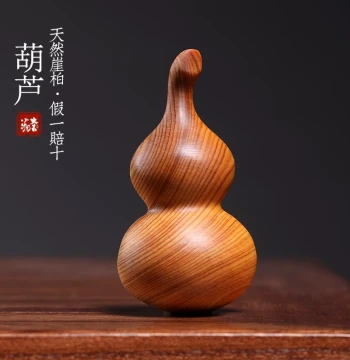 Natural Thuja Wood Carved Gourd Handheld Ornament - Fortune & Prosperity Charm for Cars, Bags, and Home Display