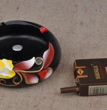 Yunnan Color-Carved Black Pottery Ethnic Handicraft Ashtray