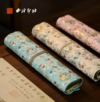 [Xiling Seal Art Society] Flourishing Flowers Brush Roll Case for Calligraphy Brushes, Fabric-Edged Bamboo Storage Bag, Portable Large-Capacity Scroll Case for Students and Beginners, Four Treasures of the Study Gift