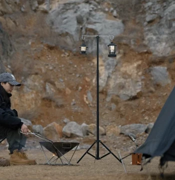 Portable Adjustable Telescopic Folding Light Stand for Outdoor Camping, Camp Storage Rack, Light Pole with Ground Spike, Triangular Lamp Bracket and Hanger