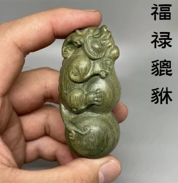 Green Sandalwood Carved Pi Xiu Resting on Gourd Handheld Ornament, Auspicious Mythical Beast Craft for Car Hanging