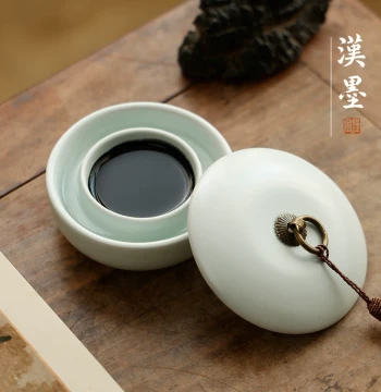 Ru Kiln Hotpot Inkstone, Deepened Anti-Drying Ink Well with Copper Ring and Tassel, Multi-Functional Scholar's Studio Ornament for Calligraphy Students