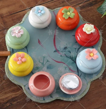 Hand-Sculpted Floral Ceramic Jar Mini Sealed Powder Storage Container Sample Size Balm Powder Jar Rouge Lipstick Vintage Jar