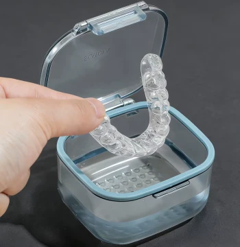 Japanese Invisible Aligner Portable Soaking Cleaning Box Denture Orthodontic Retainer Storage Case