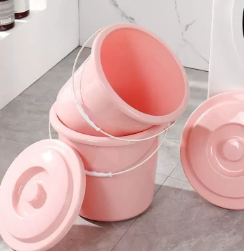 Small Plastic Bucket with Lid, Thickened Mini Pail for Storage, Student Brush Washing, Water Play, Handheld Use, or Bathroom
