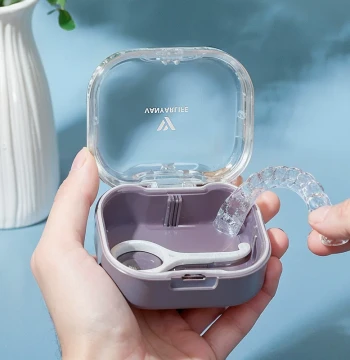 Stylish Portable Invisible Braces Case for Kids' Orthodontic Retainers and Cleaning