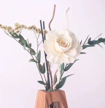 Flameless Aromatherapy Diffuser with Essential Oils, Dried Flowers, and Preserved Flower Decor