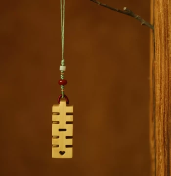 Hubei Boxwood Double Happiness Knot Ornament with Customizable Engraving - Car Pendant, Bag Charm, and Collectible