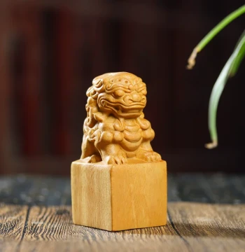 Boxwood Lion Seal Carving - Hand-Held Sculpture for Office Desk Decor, Car Accessory, or Traditional First-Birthday Ceremony