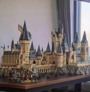 Hogwarts Castle Harry Potter High-Difficulty Giant Model Building Block Set for Boys