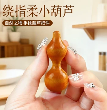 Wooden Gourd 'Rou Zhi Rou' Play Piece, Easy-to-Handle Small Gourd for Collectors, Premium Hand-Twisted Gourd Ornament for Personal Carry