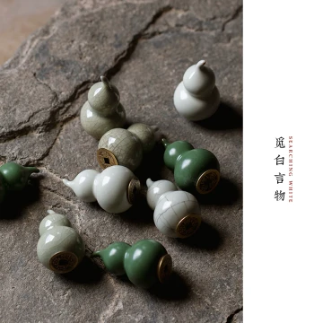 Mibai Ru Porcelain Mini Gourd Tea Pet with Crackled Glaze, Cultivable Ge Kiln Ornament for Wealth and Fortune, Zen Tea Ceremony Accessory