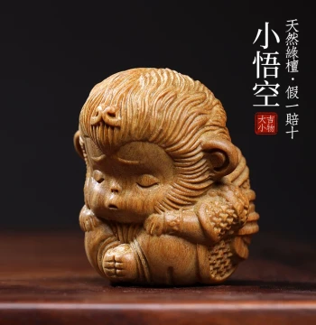 Natural Green Sandalwood Carved Sun Wukong Collectible Hand-Held Ornament, Cute Zodiac Monkey Creative Desktop Craft Art Piece