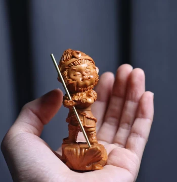 Thuja Wood Sun Wukong Qi Tian Da Sheng Carved Craft, Handheld Piece, Sassy Monkey Car Decor, Desktop Display