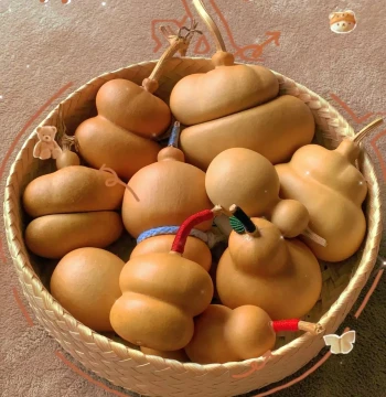 Unique Eight-Treasure Money Bag Gourd Ornament for Home Display and Hand Play