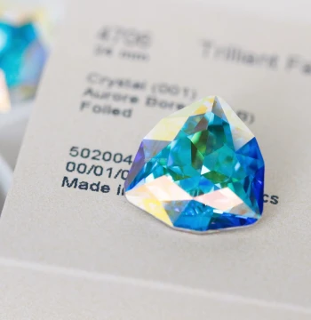 Swarovski Crystal 4706/24mm Pointed Bottom Fat Triangle Beads for Sweater Chains, Necklaces, and DIY Jewelry Making Kits