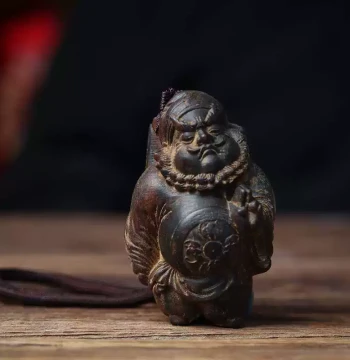 Carved Agarwood Zhong Kui Figurine for Men, Car Pendant, and Home Decor