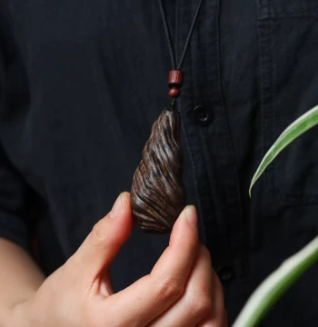 Natural Agarwood Irregular Shape Wooden Pendant Necklace, Car Keychain, Hand Piece, and Peace Buckle Charm