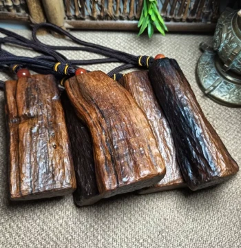 Unique One-of-a-Kind Natural Raw Wood Wushi Pai (No-Character Plaque), Indonesian Bagon Agarwood Irregular-Shaped Handheld Piece with Jade-Like Texture and High Oil Content