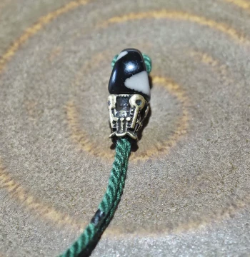 10MM Tibetan Tiger Tooth Dzi Bead, Pig Intestine Bead, Horseshoe Bead, Buddha Head Bead, Small Three-Way Connector for DIY Bracelets and Buddhist Rosary Accessories
