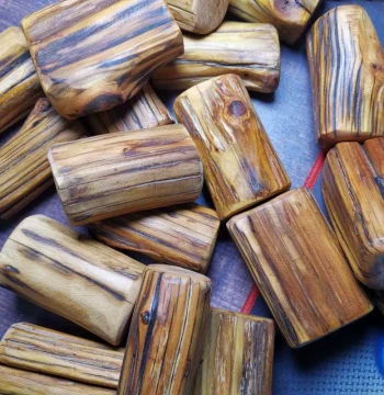 Natural Aged Taihang Thuja Burl Wood Tiger-Stripe Pattern Freeform Handheld Piece with Solid Wood Stump Base for Collectible Display