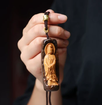 Agarwood Prayer Beads, Guanyin Bodhisattva Necklace Pendant, Wood Carving Handheld Piece, Unisex Wearable Buddha Amulet, Car Hanging Charm, Talisman