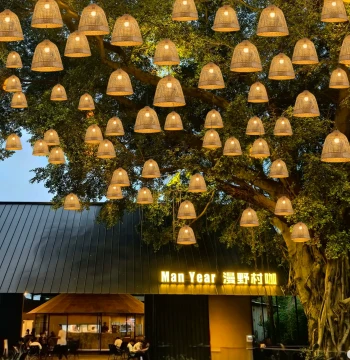Outdoor Waterproof Bamboo Woven Lantern, Pendant Light for Courtyard, Garden, Park, Homestay, Terrace, Small Yard, Camping, and Restaurant