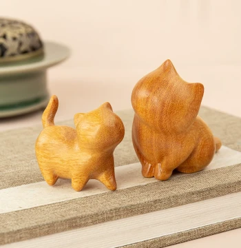 Sandalwood Cat Carving, Creative Retro Desktop Ornament and Home Decor