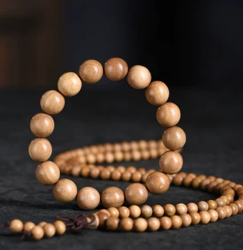 Milky Agarwood Bracelet with Natural Sandalwood and Agarwood Scent for Mental Clarity - Unisex Buddhist Beads
