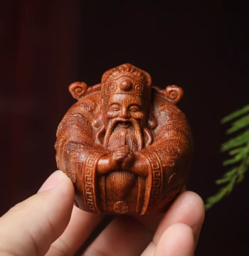 Agarwood God of Wealth Collectible Handheld Piece, Congratulations on Prosperity Home Decor, Civil God of Wealth Car Ornament, Tea Pet, and Desktop Display
