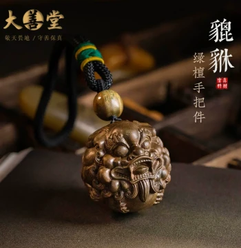 Dashantang Natural Green Sandalwood Pixiu Wood Carving Handheld Ornament for Men, Collectible Stress-Relief Play Piece