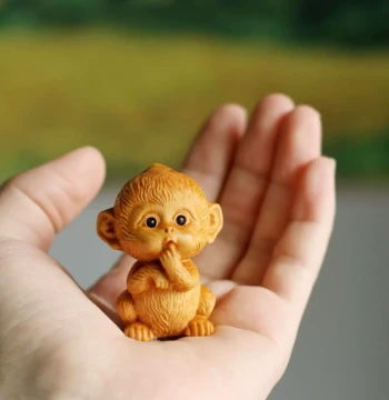 Thuja Wood Hand-Held Monkey Zodiac Figurine, Solid Wood Carved Small Monkey for Pocket Play and Desktop Display