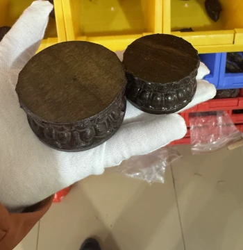 Factory Direct Vietnamese Natural Agarwood, Lotus Base Agarwood Ornament, Craft Hand Piece